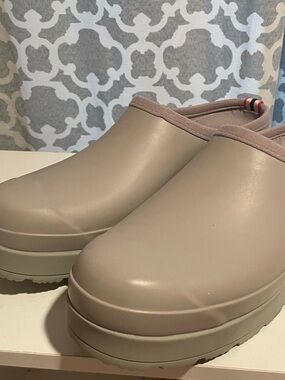 Hunter Women’s grey Slip-On Platform Clog